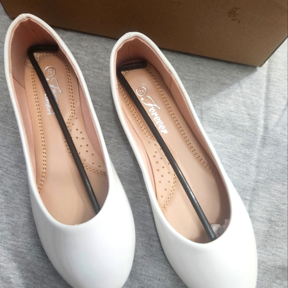 NIB Slip on flats